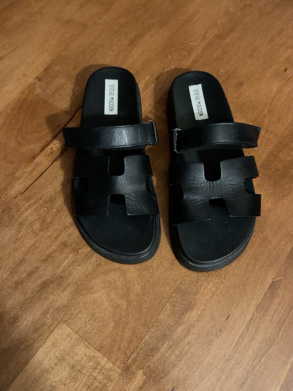 Steve Madden black leather slide sandals — NEW, NEVER WORN. 8.5